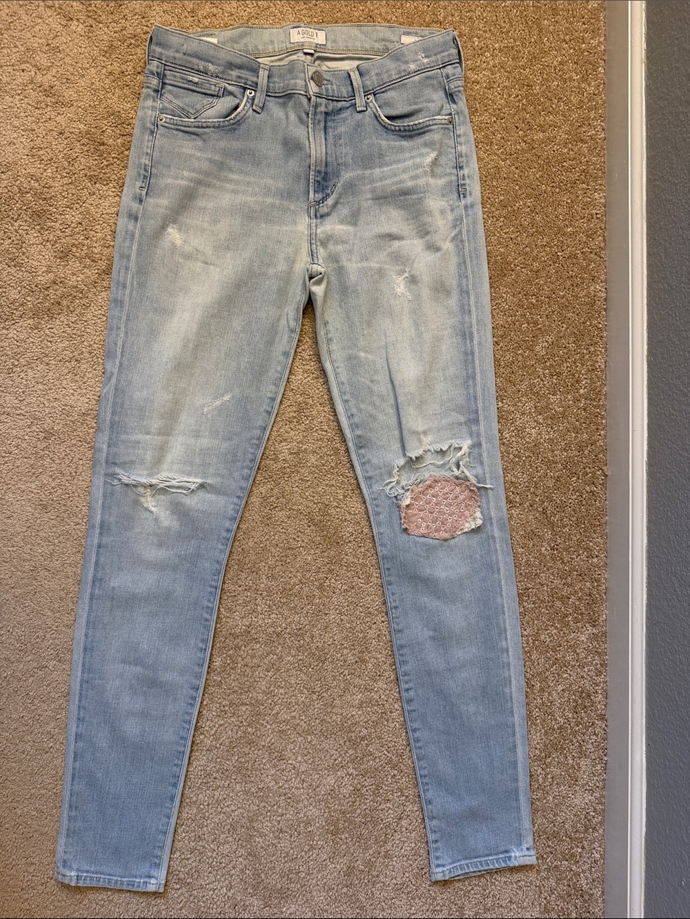 Agolde Sophie Light Wash Skinny Jeans with Pink Patch Size 27 - Picture 2 of 12